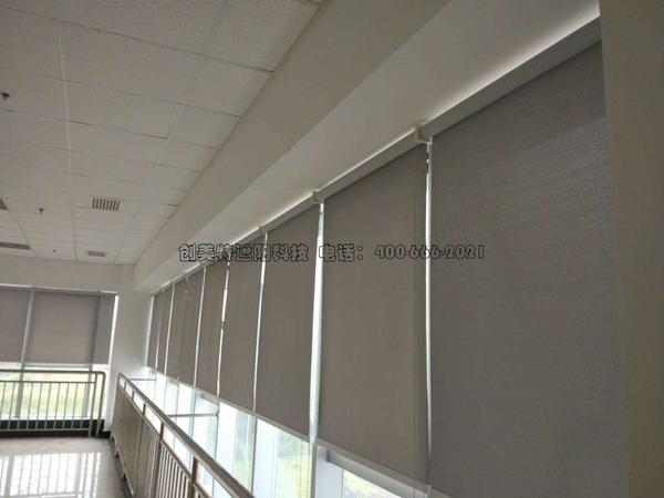 办公卷帘展示效果.jpg
